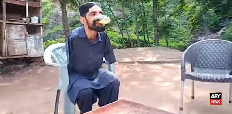 بازوؤں سے محروم نوجوان کے حوصلے نے سب کو حیران کردیا