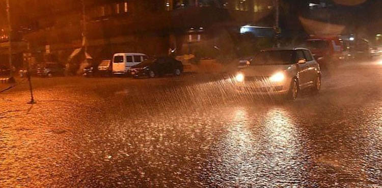 کراچی میں 3 گھنٹوں کے دوران آندھی کے ساتھ موسلادھار بارش کا امکان