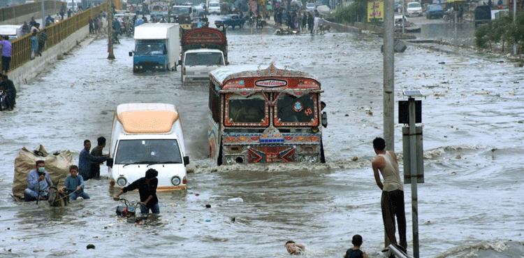 کراچی میں موسلادھار بارش ، اربن فلڈنگ کا خطرہ