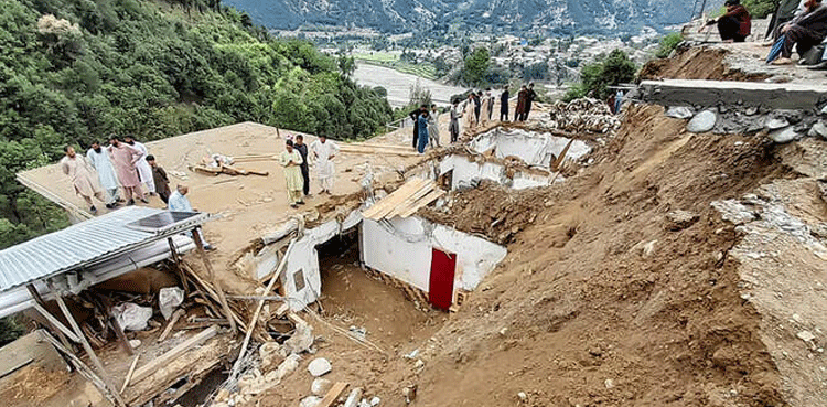 مانسہرہ :  آسمانی بجلی اور سیلابی ریلے سے ایک ہی خاندان کے  20 افراد جاں بحق