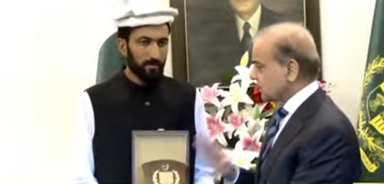جی بی میں 300 انسانی جانیں بچانے والے تین ہیروز کیلیے 25، 25 لاکھ انعام