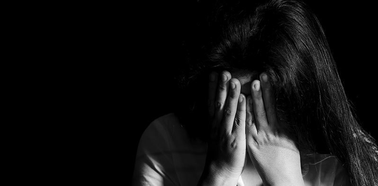 بیٹی سے مبینہ زیادتی کے الزام میں 12 سال سے قید والد بری