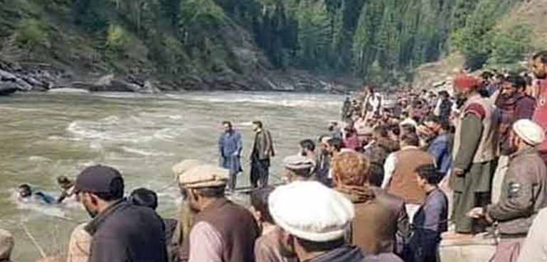 ذہنی مریض کو بچانے کے لیے دریا میں کودنے والی بیٹی، پوتا اور رشتہ دار ڈوب گئے، مریض کو بچا لیا گیا
