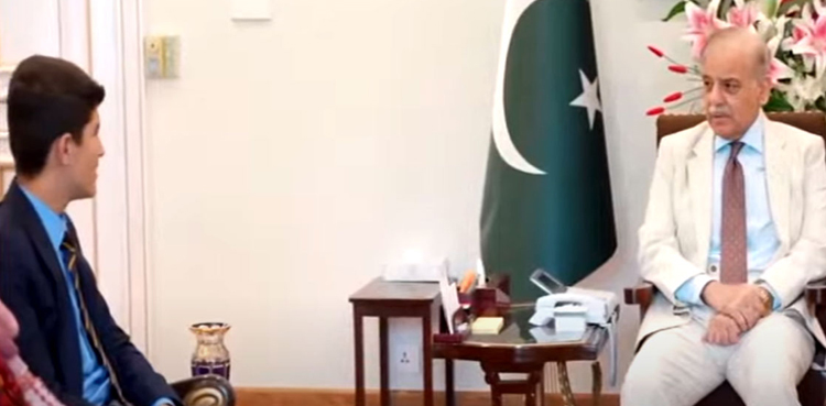 شہباز شریف سے بلوچستان کے طالب علم اکرام اللہ کاکڑ کی ملاقات