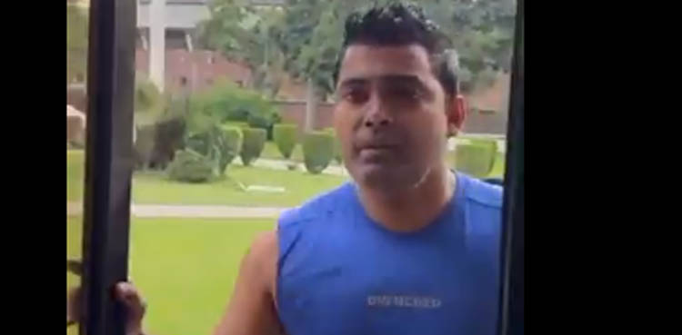 عمر اکمل