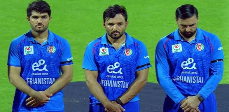 پاک افغان میچ: پلیئرز نے پاکستان میں سیلاب، افغانستان میں زلزلہ متاثرین کےلیے ایک منٹ کی خاموشی اختیار کی