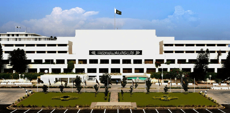 پی ٹی آئی اراکین نے پارلیمنٹ ہاؤس کے باہر اسمبلی لگالی